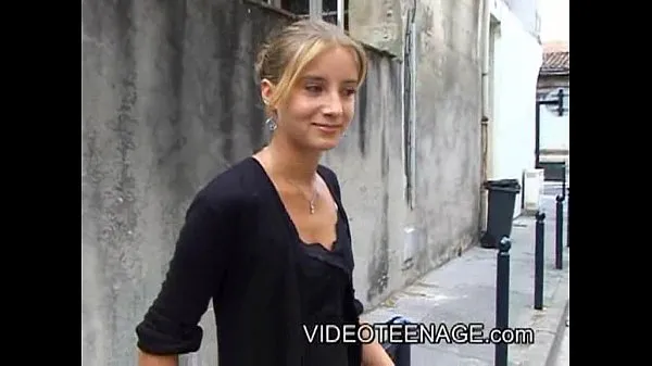 Näytä 18 years old blonde teen first casting drive-elokuvat